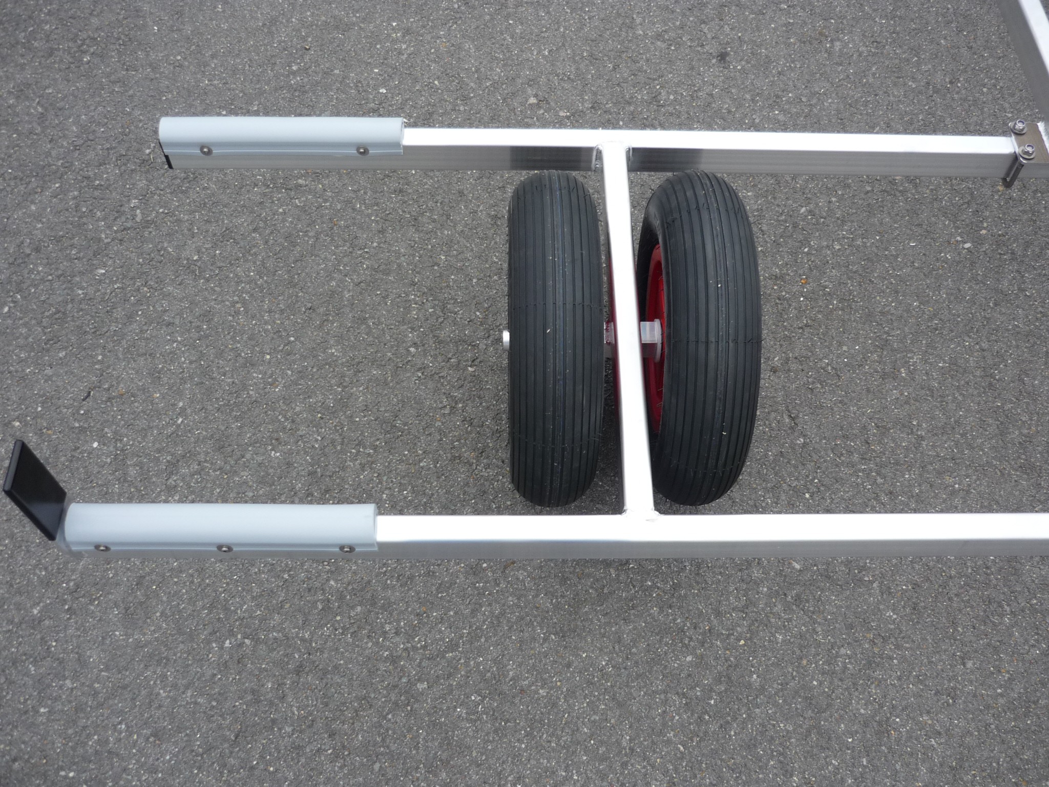 CHARIOT FIXE ALU DE MISE A L'EAU CATAMARAN 4R+TIMON MODELE 1 – Image 4